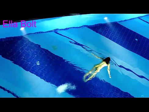 ❤️ Saya tidak boleh berhenti menonton, berambut perang muda ditangkap berenang bogel di kolam peranginan ELLA BOLT ❤️❌ Lucah pada ms.pornogroupp.ru ❌️❤